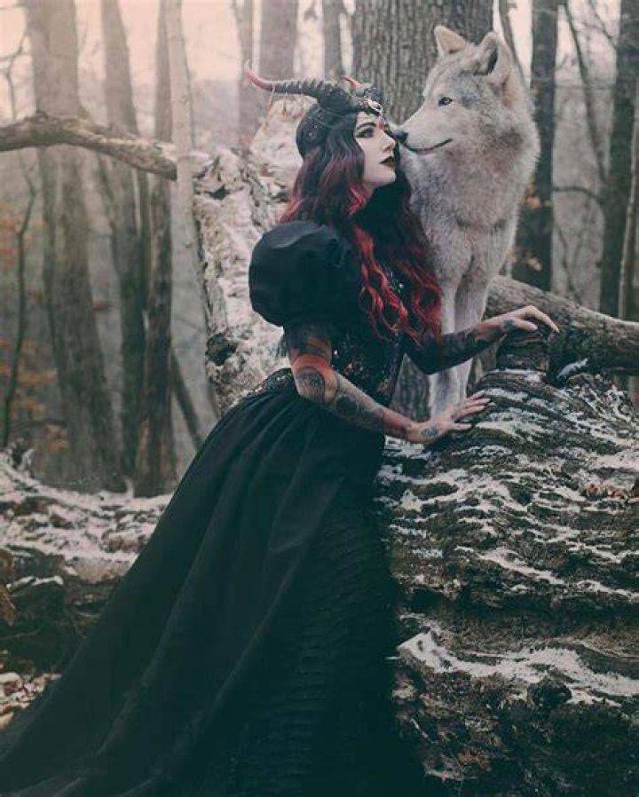 Cervena fox Dark beauty, Beautiful redhead, Women
