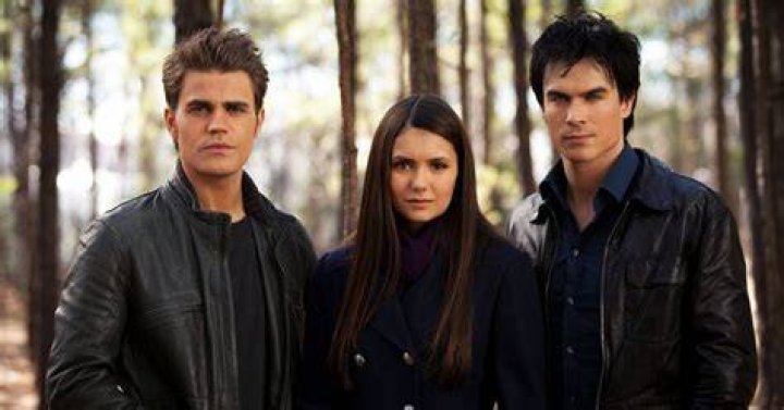 The Vampire Diaries' Phoebe Tonkin and Paul Wesley cuddle up on red