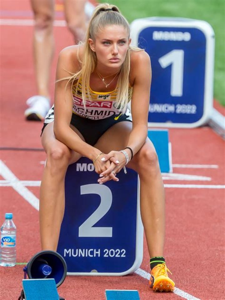 What happened when Alica Schmidt took on Mats Hummels in a 400m race?